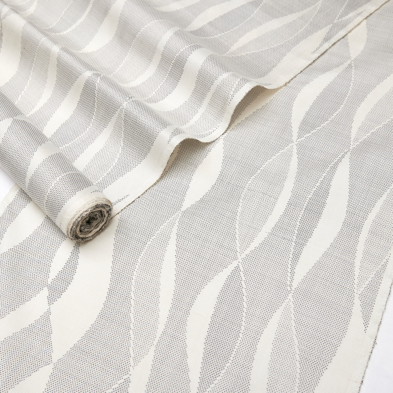 大島紬 白大島「波 7マルキ」 – 銀座もとじオンラインショップ