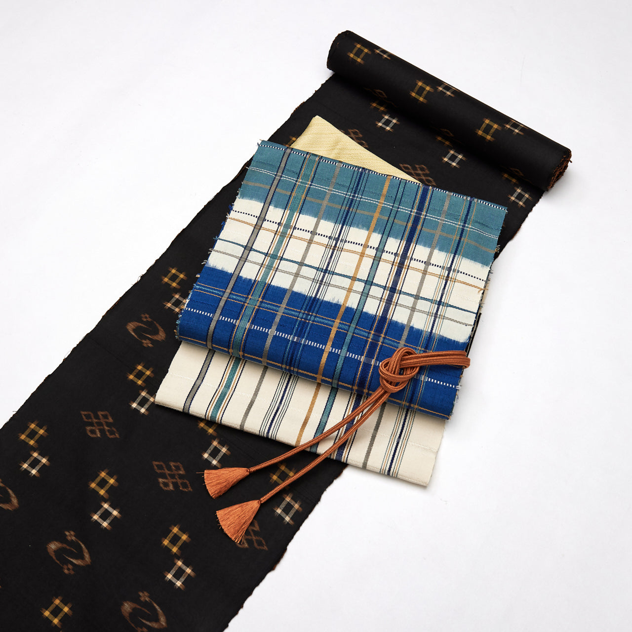 女性着物コーディネート【沖縄の染織】「久米島紬の着物」格子帯で