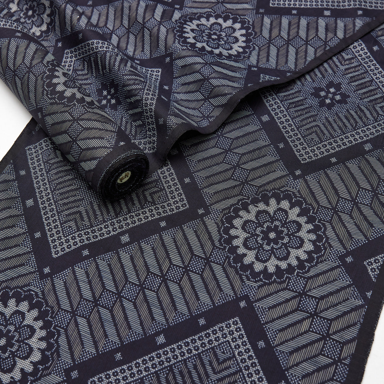 あなたが選ぶ大島紬展】《投票作品》女性用 No.1「藍染 龍郷一玉